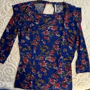 Free people top. Blue floral